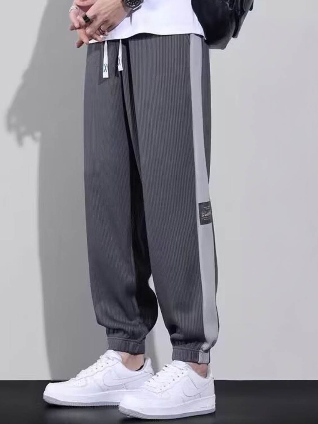

StyleCast Men Loose Fit Mid-Rise Joggers, Grey