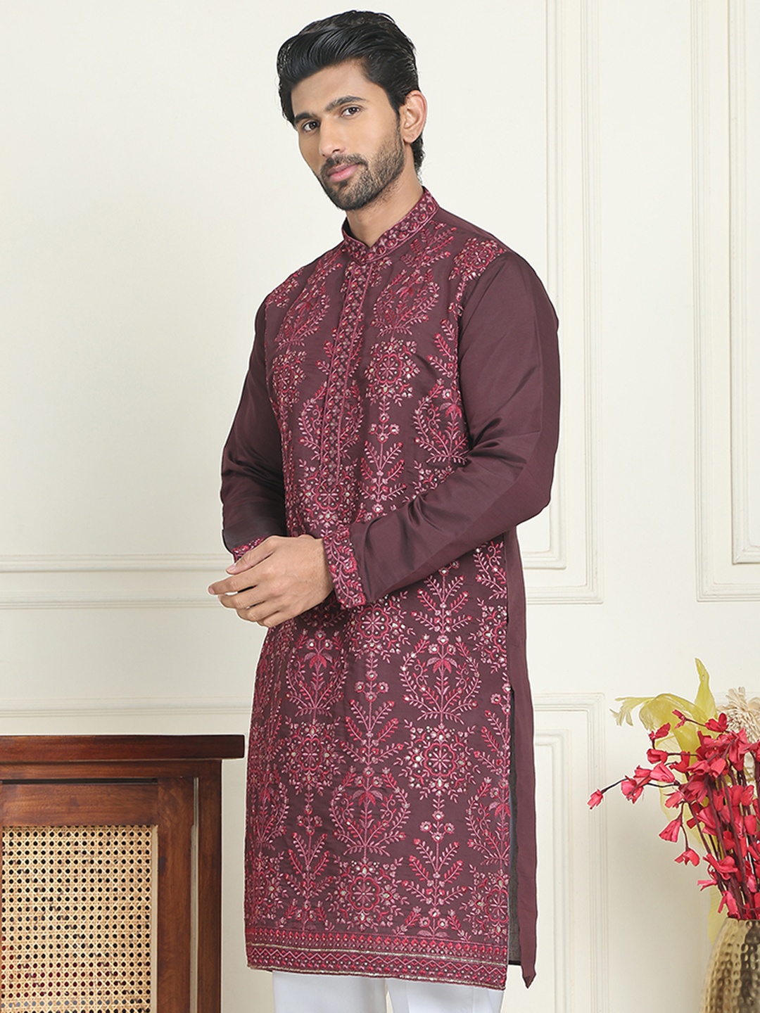 

Jompers Floral Embroidered Mandarin Collar Silk Thread Work Straight Kurta, Purple