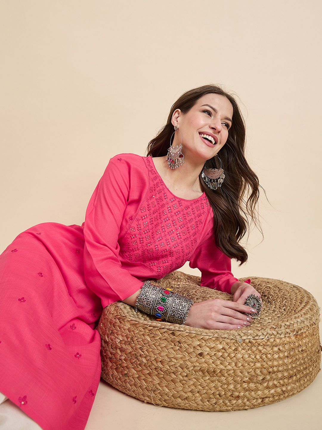 

Anouk Rustic Floral Embroidered Sequinned Round Neck Kurta, Pink