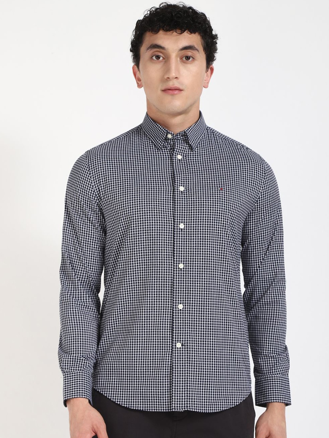 

Tommy Hilfiger Men Opaque Checked Casual Shirt, Navy blue