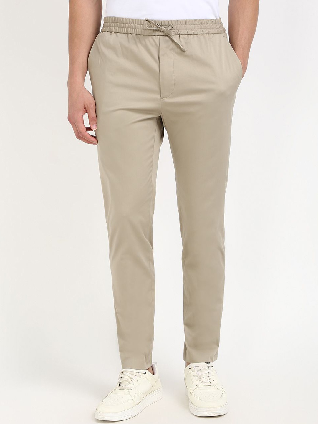 

Calvin Klein Jeans Men Mid-Rise Relaxed Fit Cotton Trouser, Beige
