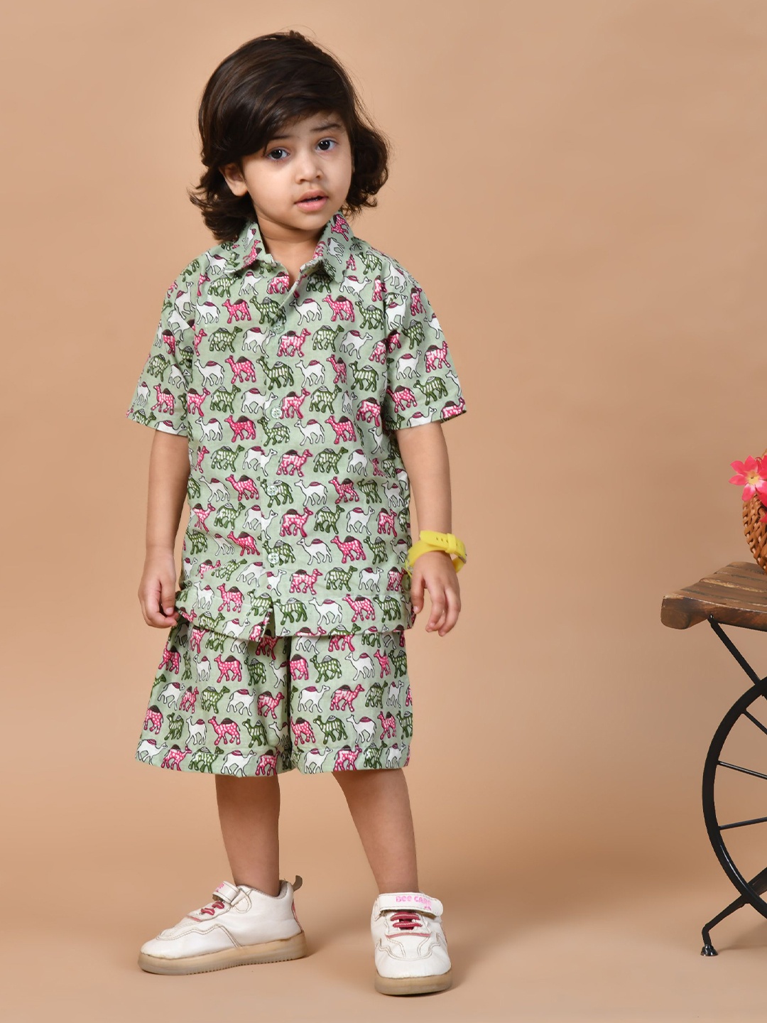 

MoMaa Boys Abstract Printed Pure Cotton Shirt With Shorts, Green