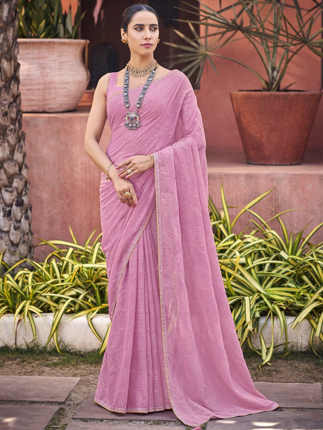 

VIRENDRA TEXTILES Floral Beads and Stones Pure Georgette Saree, Pink