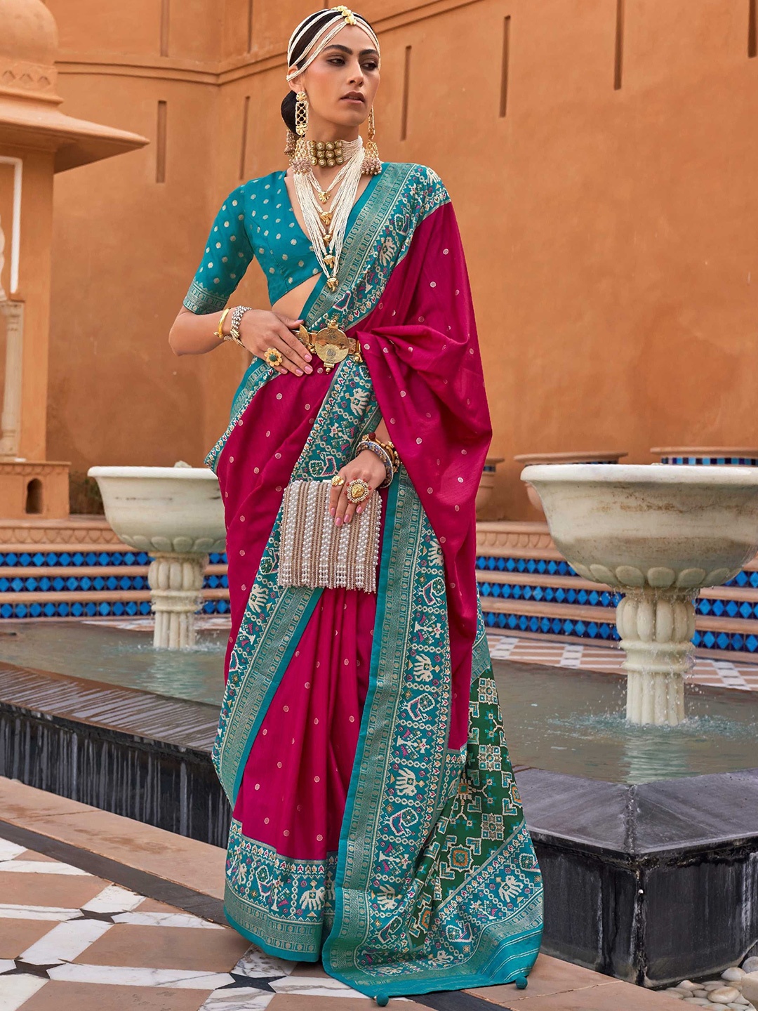 

DIVASTRI Woven Design Zari Patola Saree, Pink