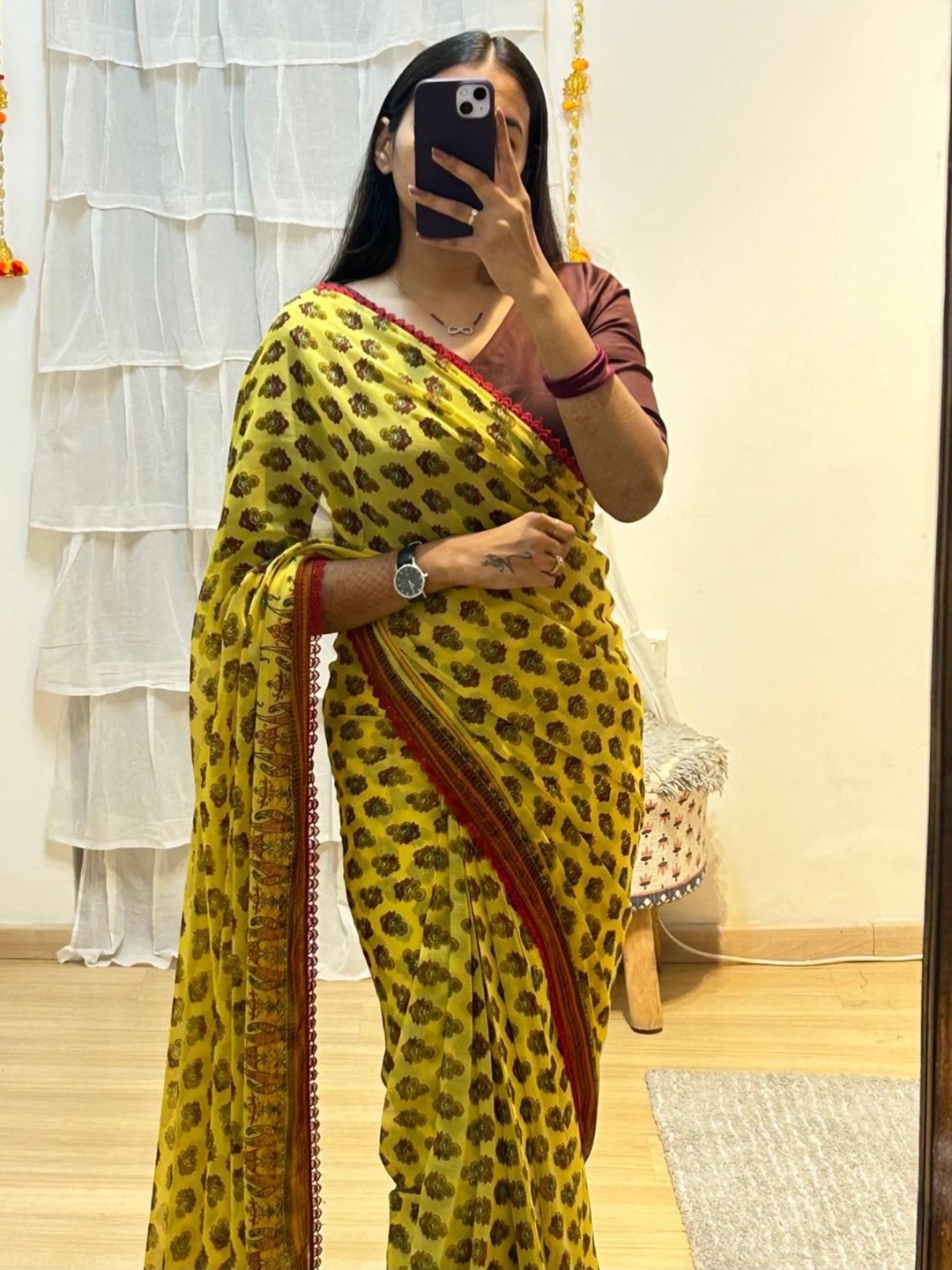 

Sidhidata Floral Pure Georgette Ready to Wear Saree, Yellow