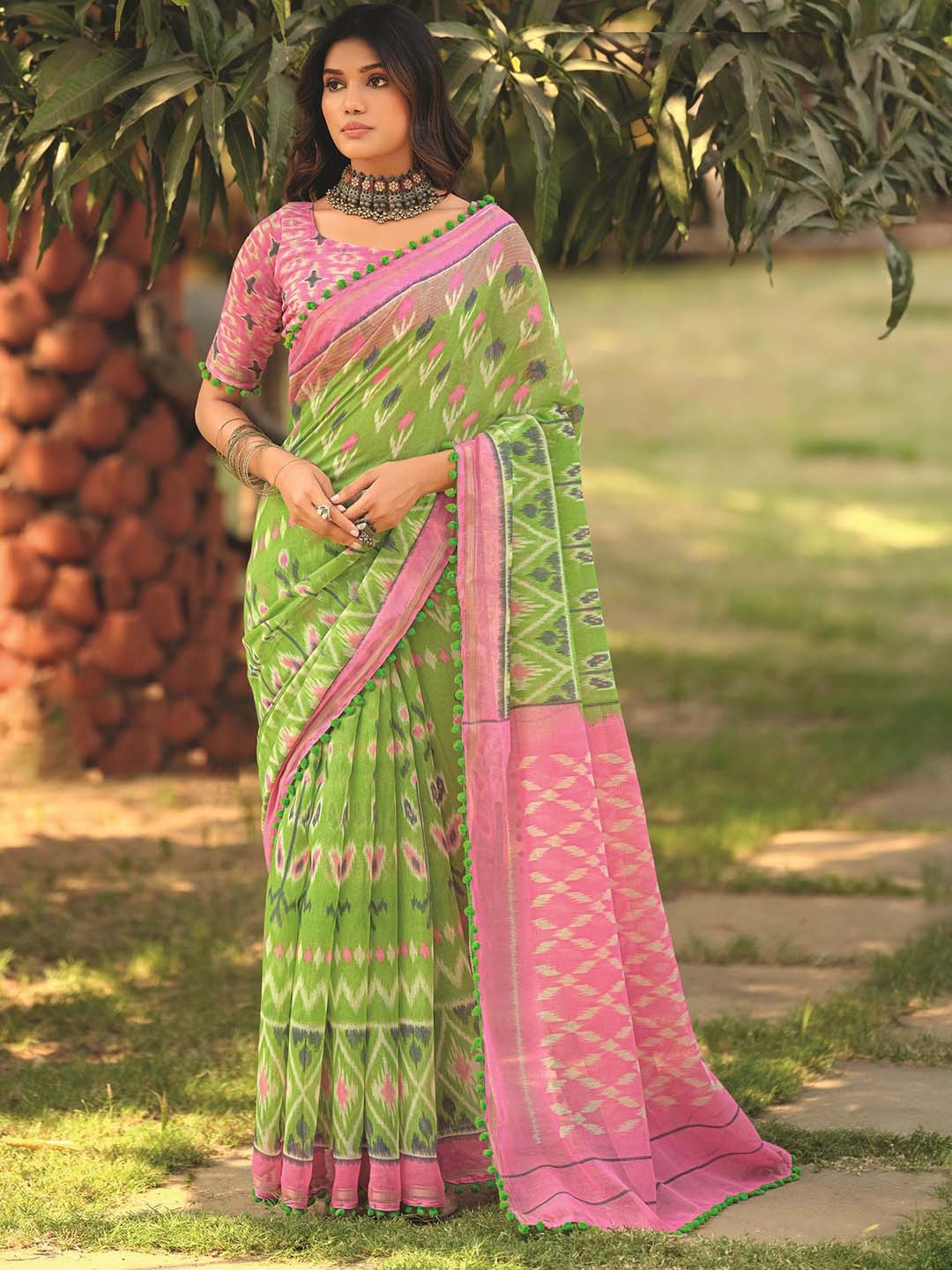 

DIVASTRI Women Ethnic Motifs Printed Saree With Unstitched Blouse Piece, Green