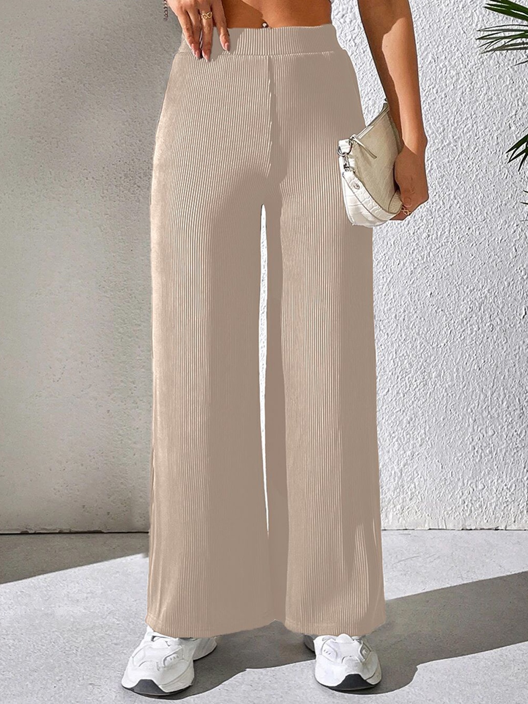 

The Roadster Lifestyle Co Women Straight Fit Mid Rise Trousers, Cream