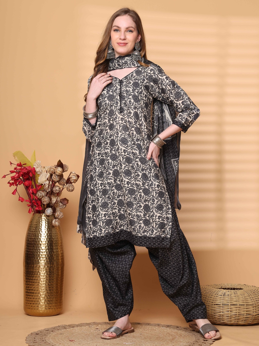 

Roly Poly Floral Printed V-Neck Straight Kurta With Salwar And Dupatta, Off white