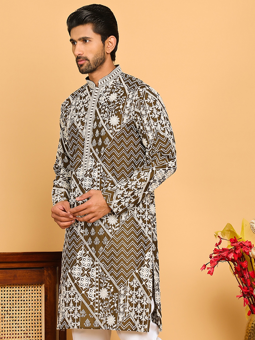 

Jompers Men Floral Embroidered Chikankari Floral Kurta, Green
