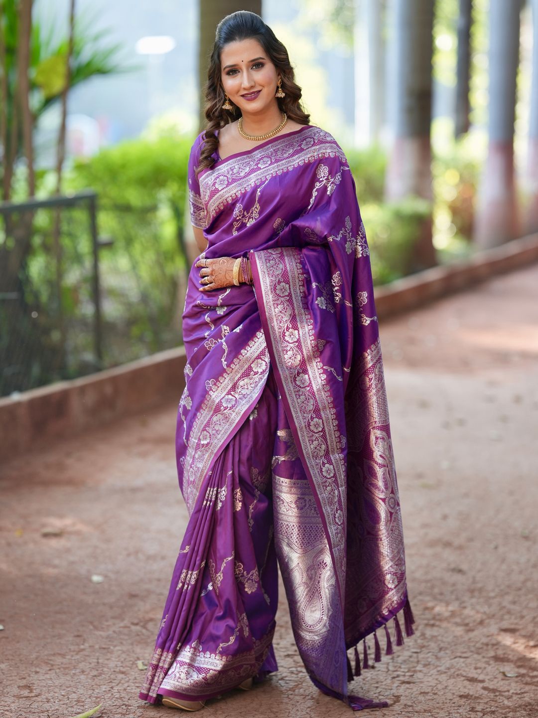 

DIVASTRI Woven Design Zari Banarasi Saree, Purple