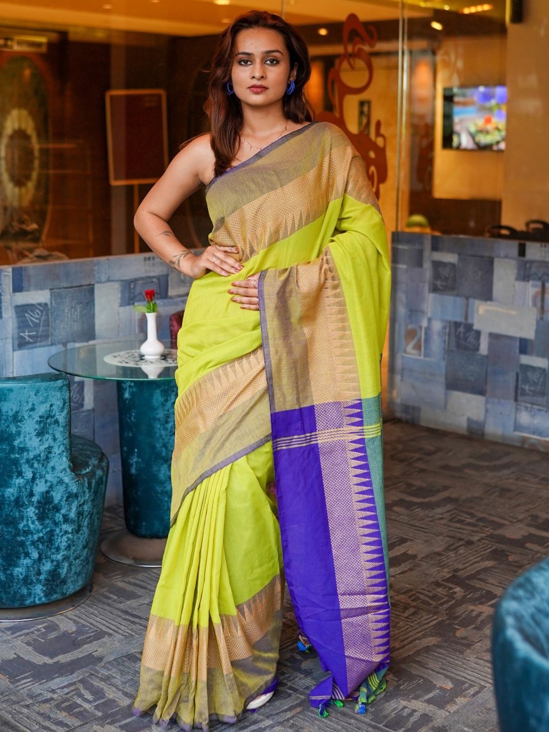 

arunima weaves Woven Design Zari Pure Cotton Khadi Saree, Green