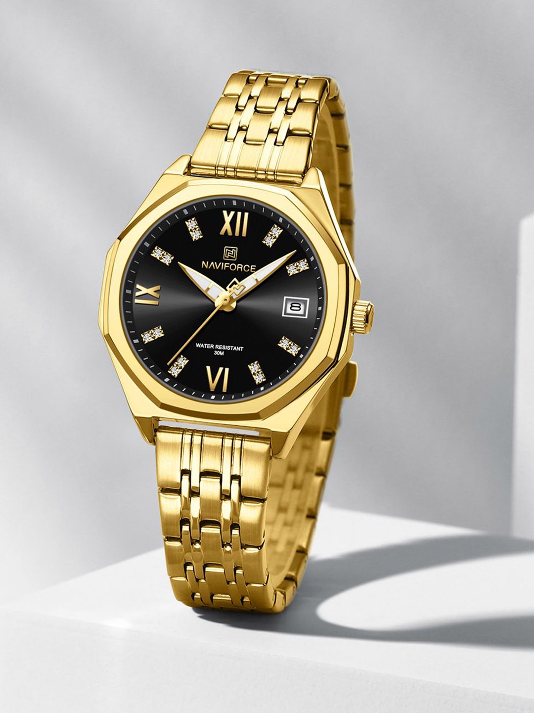 

Naviforce Women Dial & Stainless Steel Straps Analogue Watch NF5052_G B G, Gold