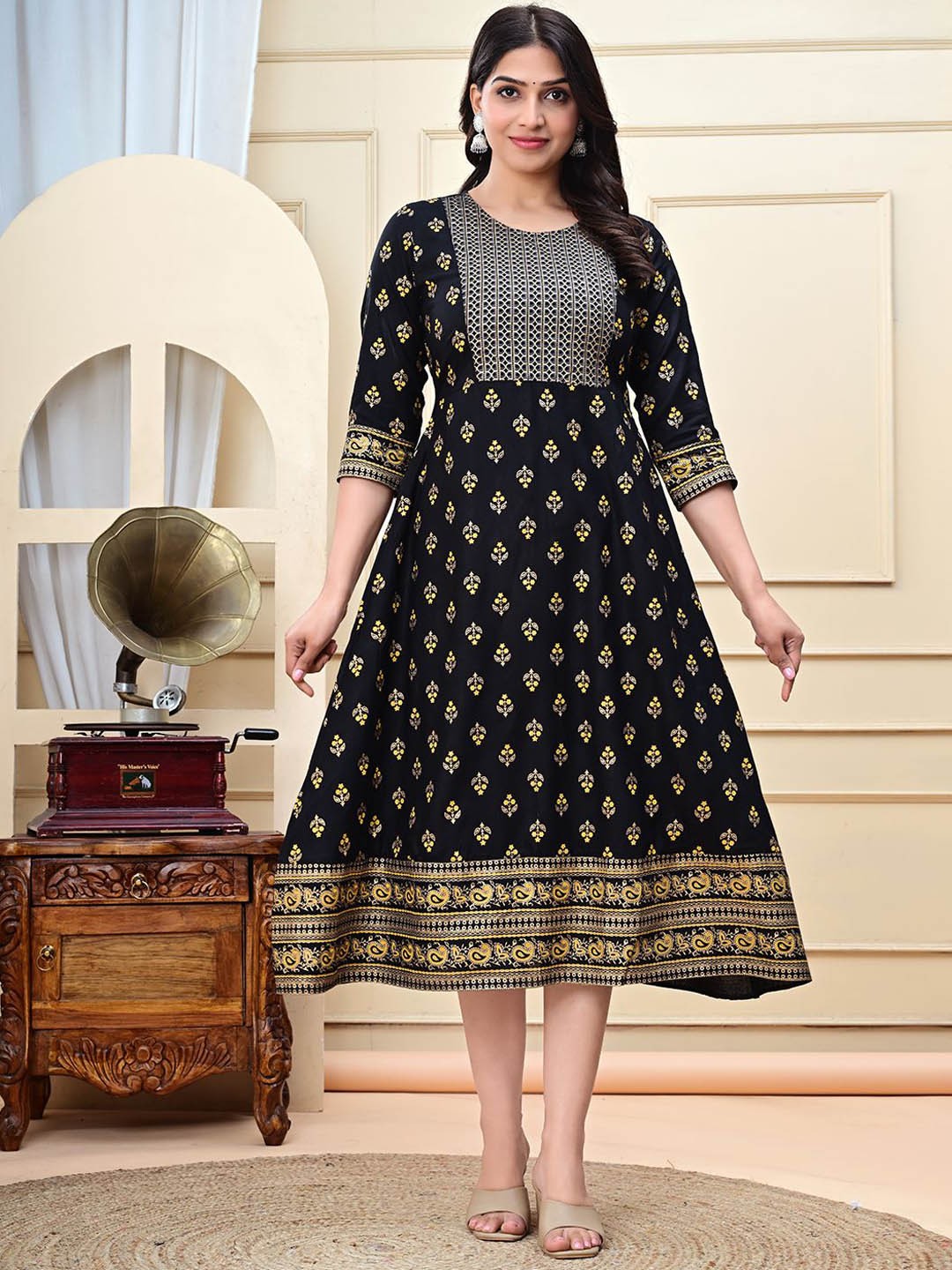 

NEKU FASHION Floral Printed Round Neck Fit & Flare Midi Dress, Black