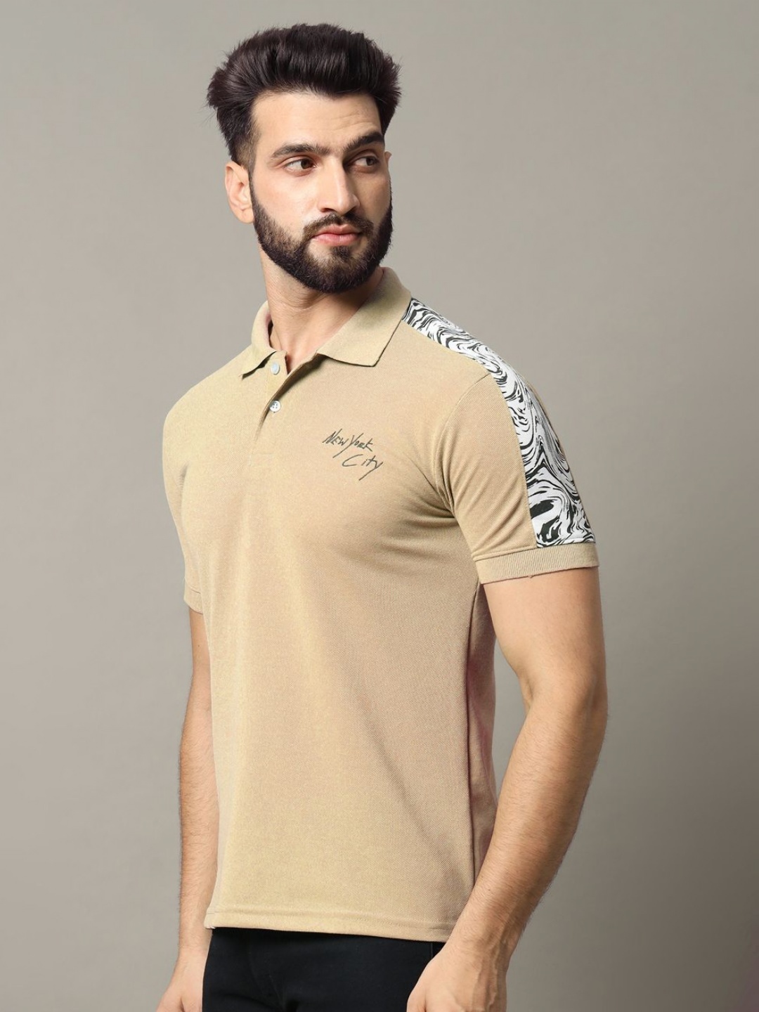 

RELANE Men Typography Printed Polo Collar Cotton Slim Fit T-shirt, Beige
