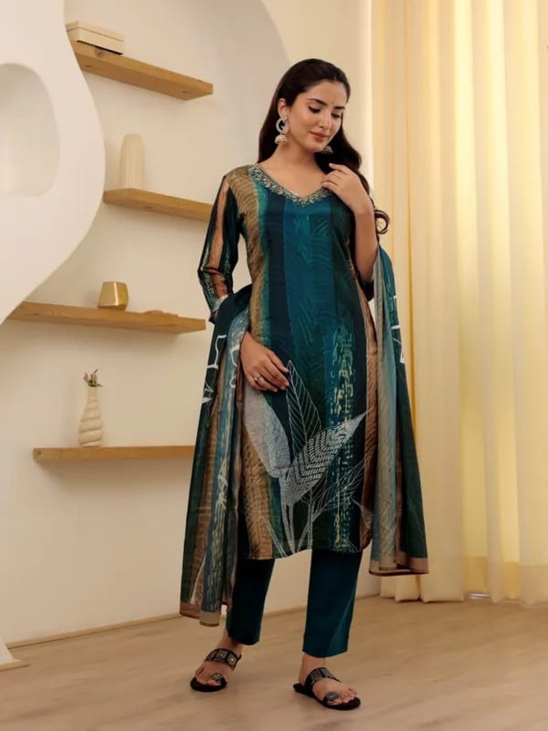

CHANDALIYO Women Printed Regular Kurta with Churidar & With Dupatta, Teal