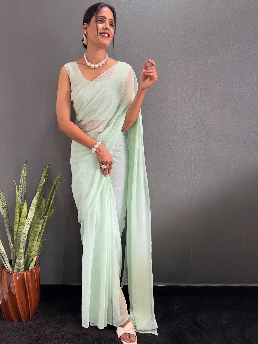 

Sidhidata Woven Design Pure Georgette Ready to Wear Saree, Green