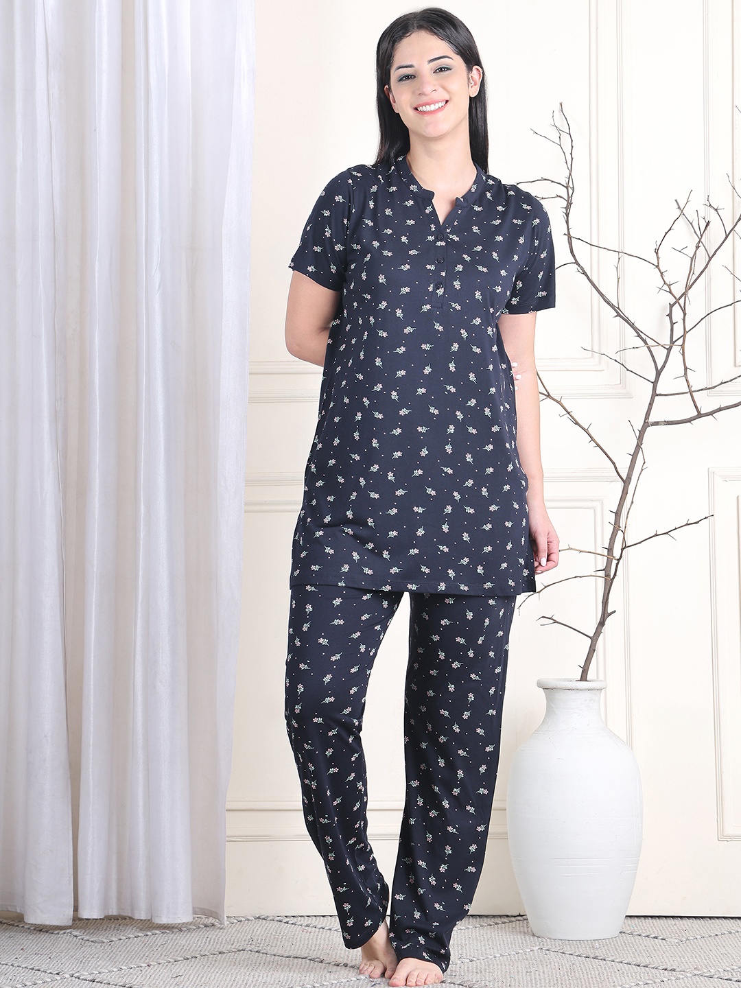 

Kanvin Women Printed Night suit, Navy blue