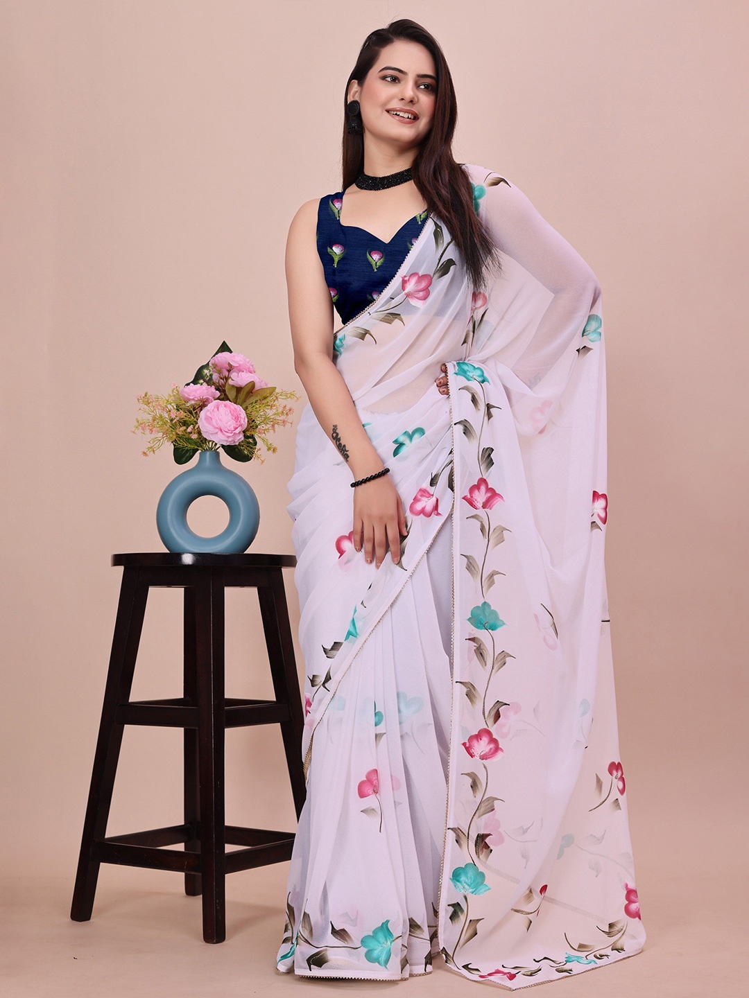 

Avojee Floral Printed Saree, White