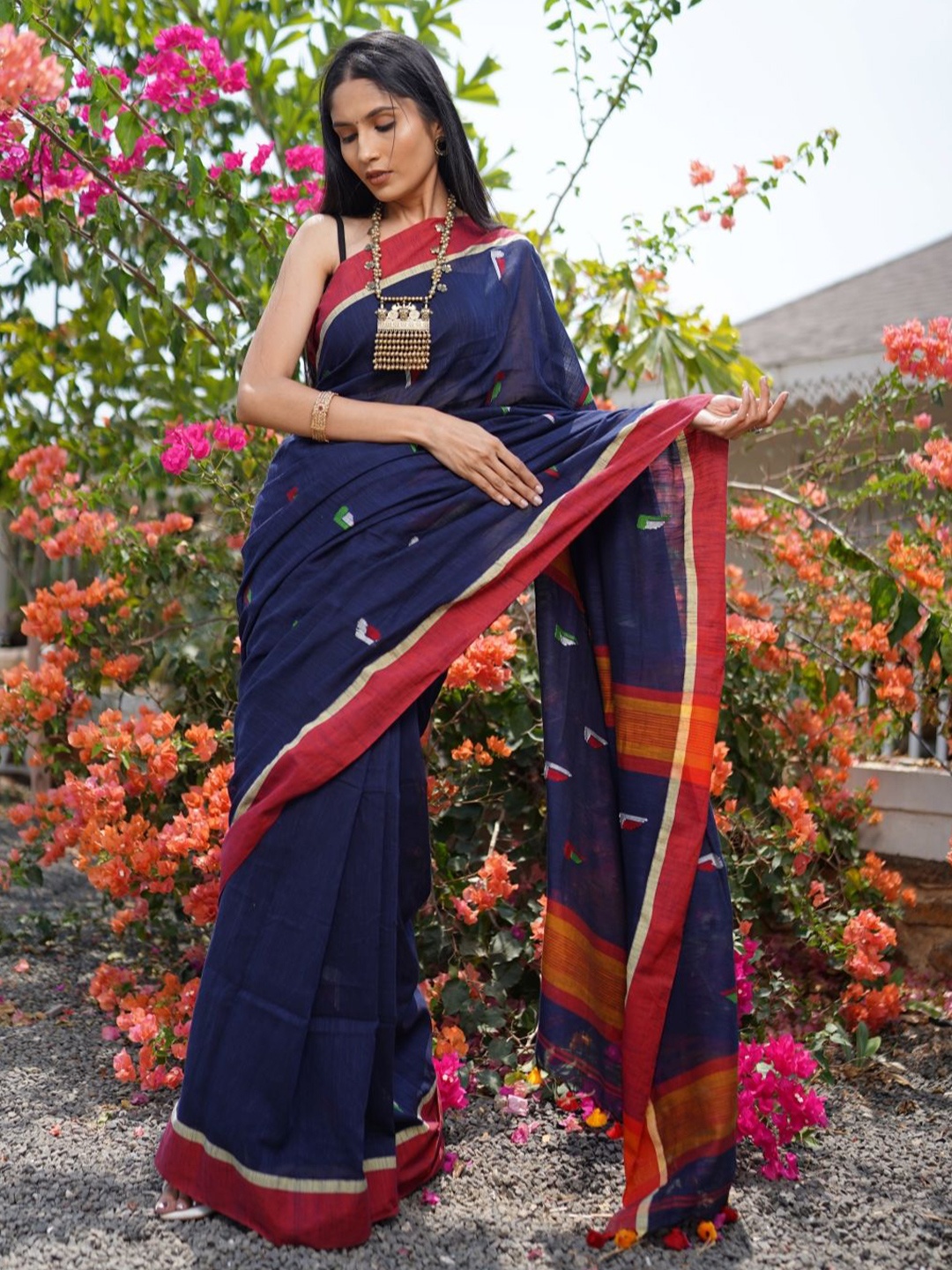 

arunima weaves Woven Design Pure Cotton Khadi Saree, Blue