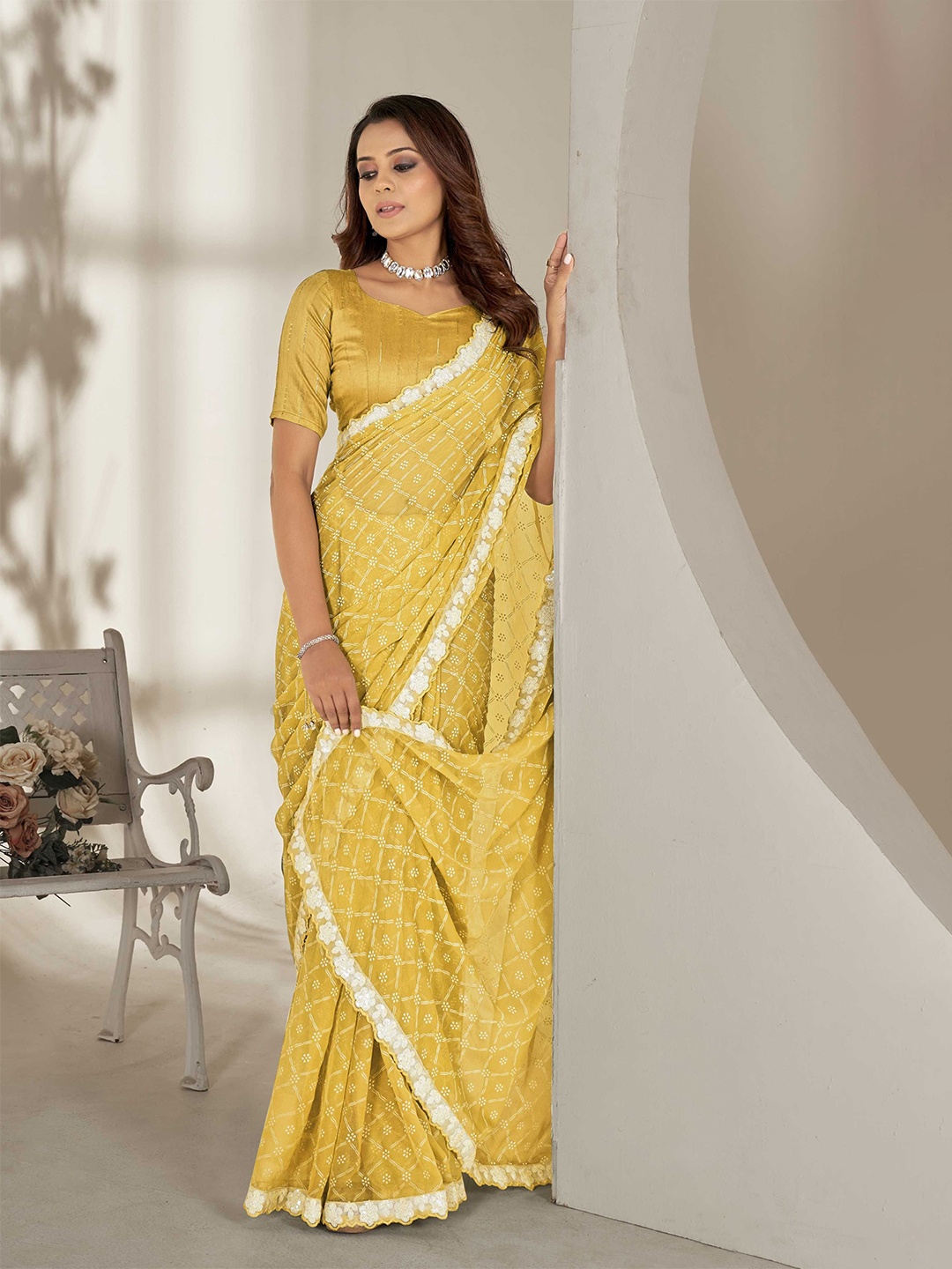 

DIVASTRI Embellished Saree With Unstitched Blouse Piece, Yellow