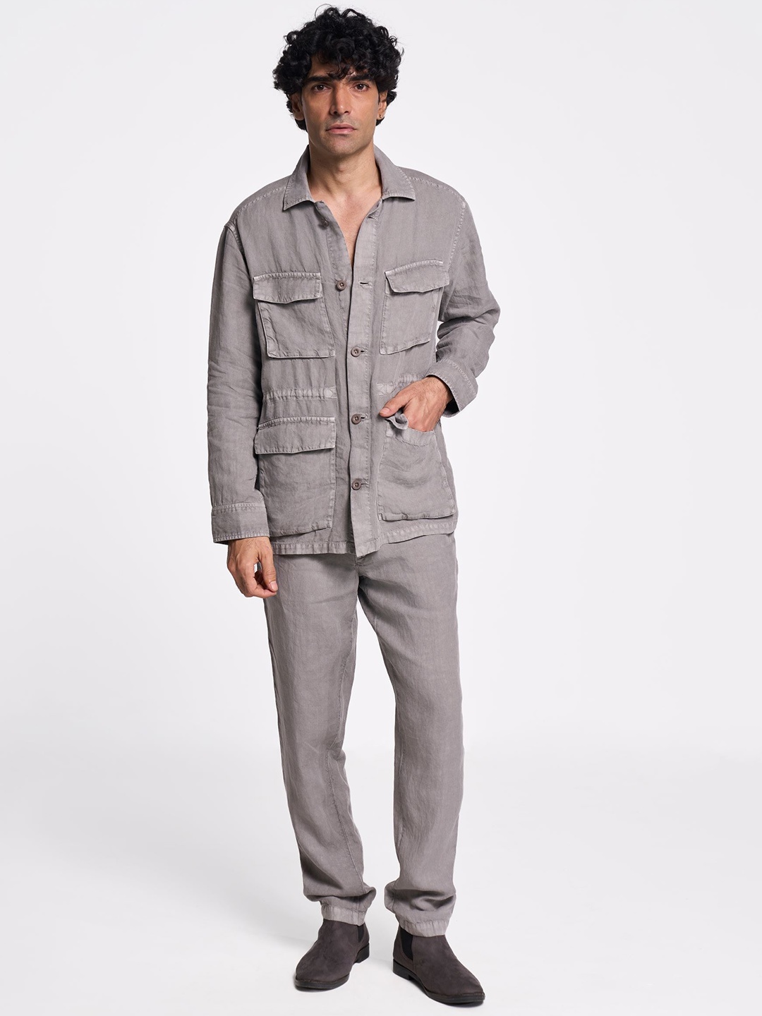 

Terra Luna Men Spread Collar Solid Cotton Casual Shacket, Grey