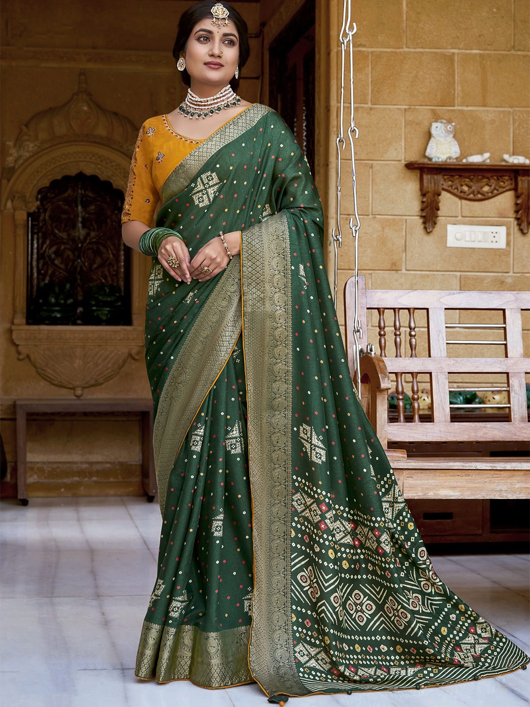 

VIRENDRA TEXTILES Woven Design Zari Pure Georgette Saree, Green