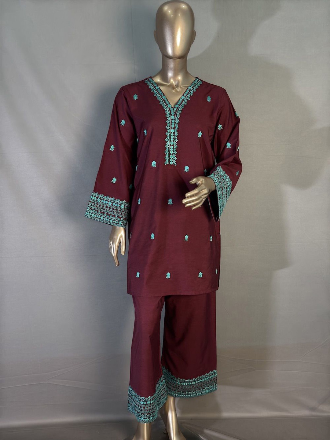 

Kihums Women Embroidered Regular Kurta with Palazzos, Maroon