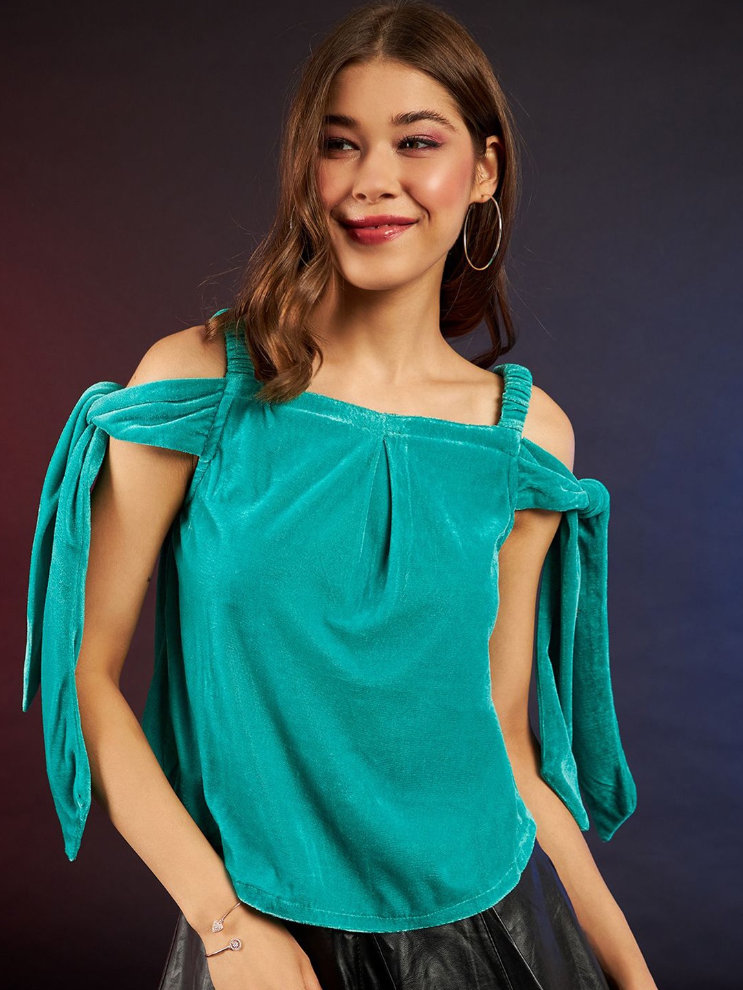 

DressBerry Cold-Shoulder Velvet Crop Top, Green