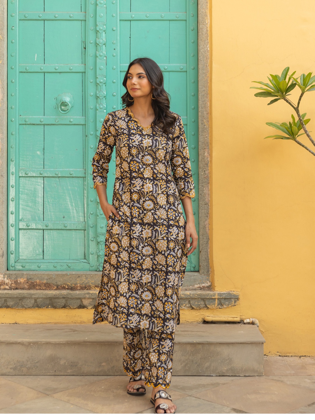 

The Ethnic Label Floral Block Printed V-Neck Pure Cotton Straight Kurta With Trouser, Black