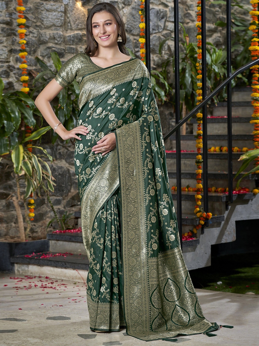 

SAREETHNIC Ethnic Motifs Woven Design Zari Pure Silk Banarasi Saree, Green