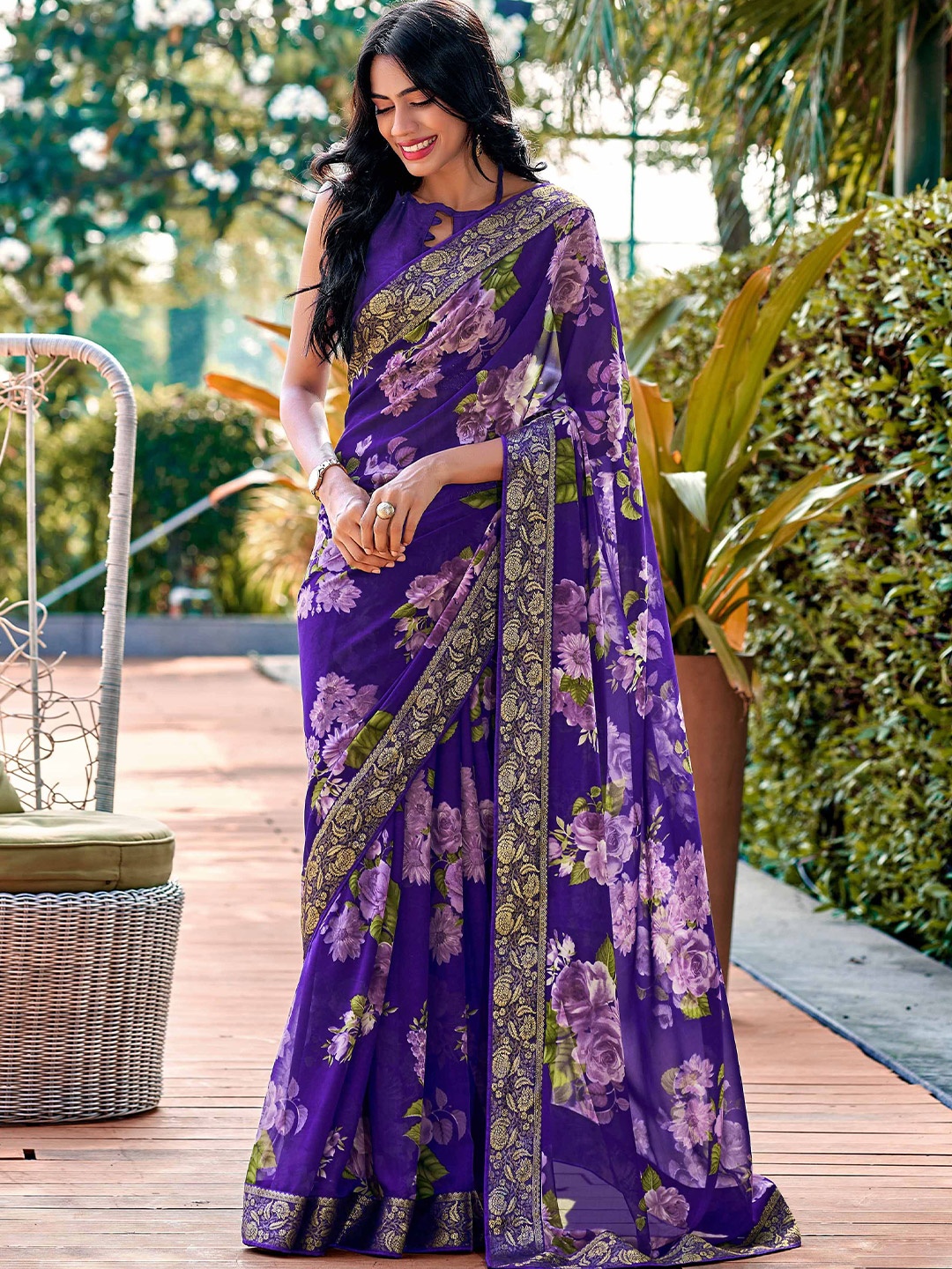 

DIVASTRI Floral Printed Saree With Unstitched Blouse Piece, Purple