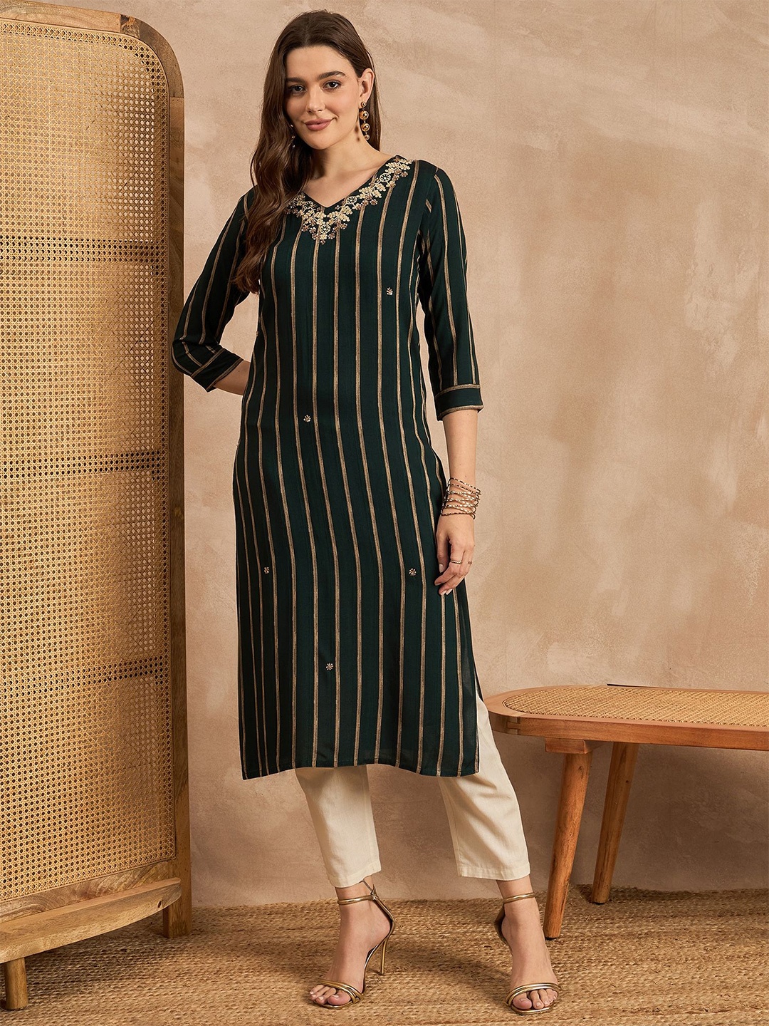

CHETI Striped V-Neck Thread Work Straight Kurta, Green
