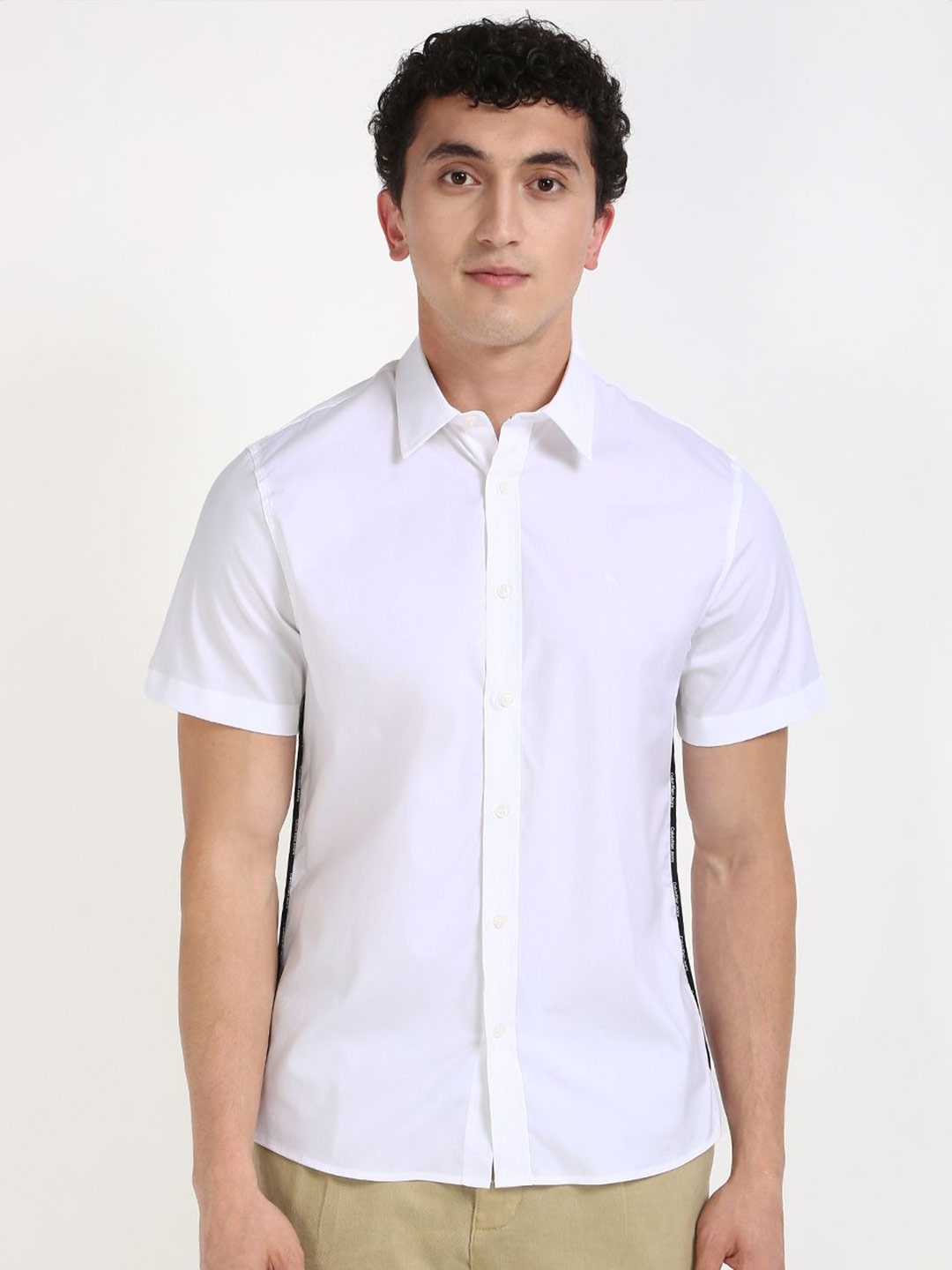 

Calvin Klein Jeans Men Spread Collar Solid Cotton Casual Shirt, White