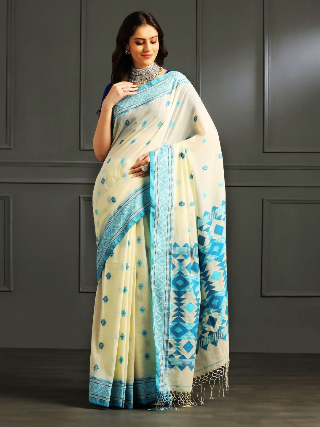 

ADITRI Woven Design Pure Cotton Handloom Khadi Saree, Off white