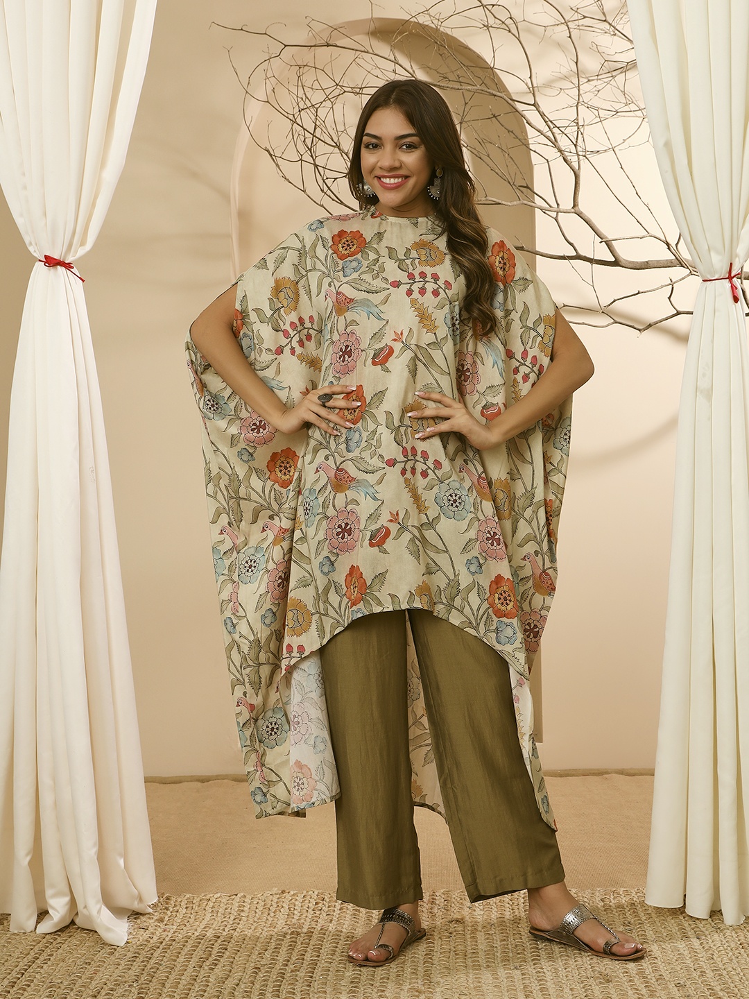 

Stylefables Floral Printed Round Neck Kaftan And Trousers, Beige