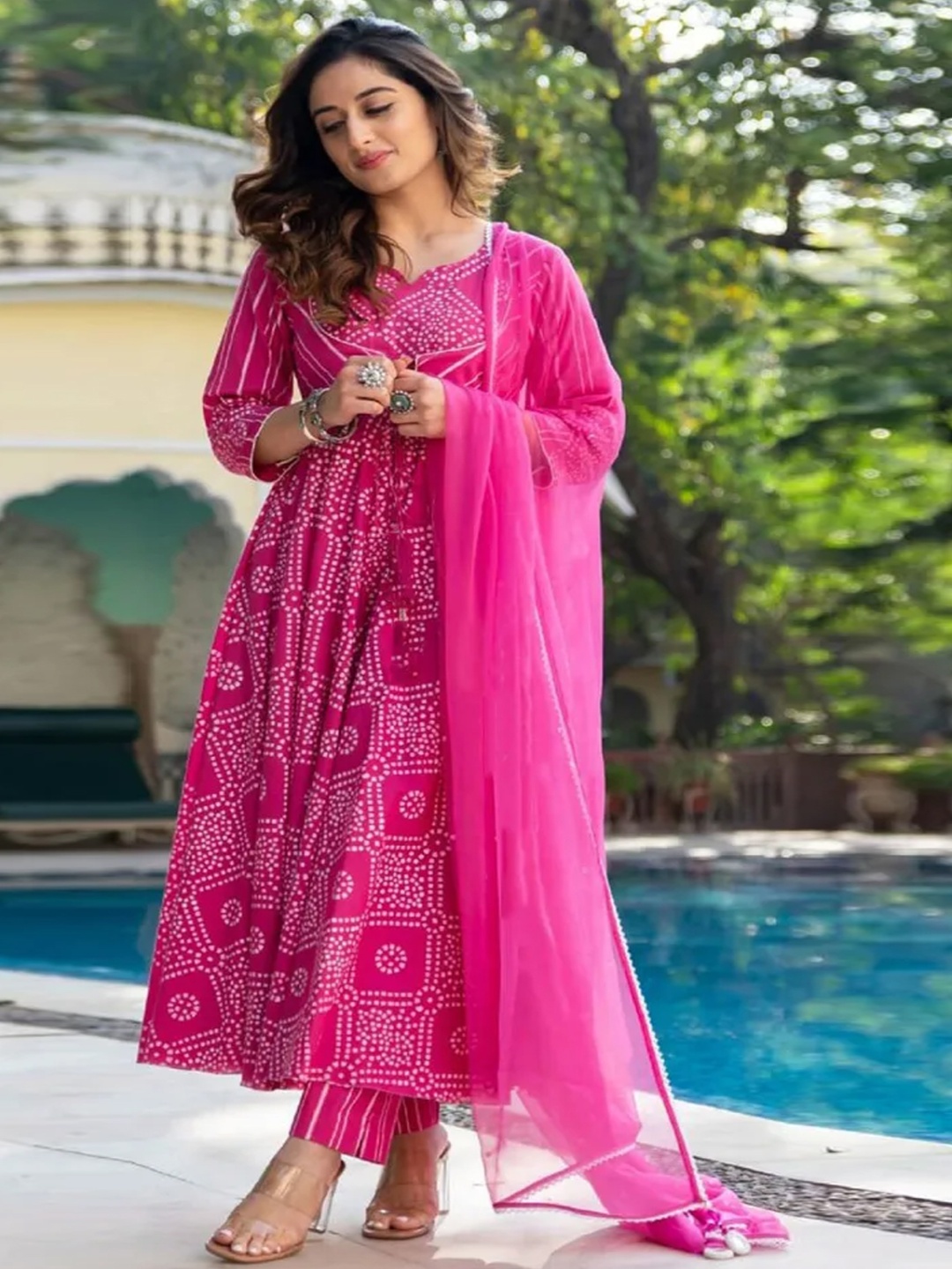 

DIVASTRI Bandhani Printed Notch Neck Anarkali Kurta With Trousers And Dupatta, Pink