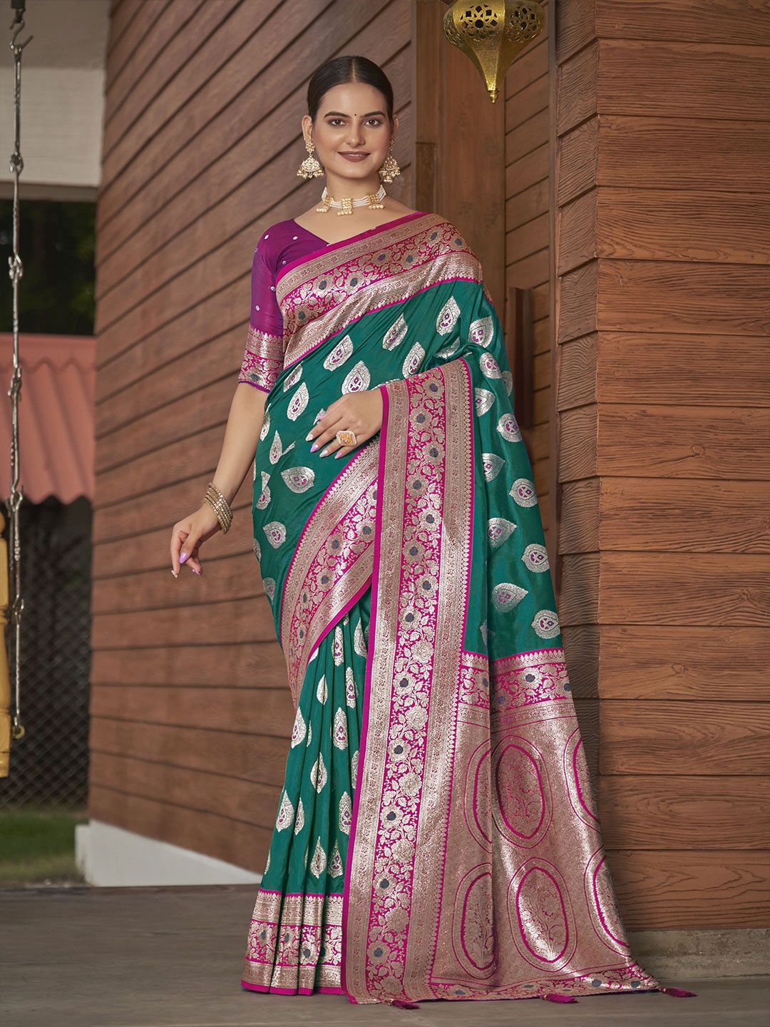 

SAREETHNIC Woven Design Zari Pure Silk Banarasi Saree, Green
