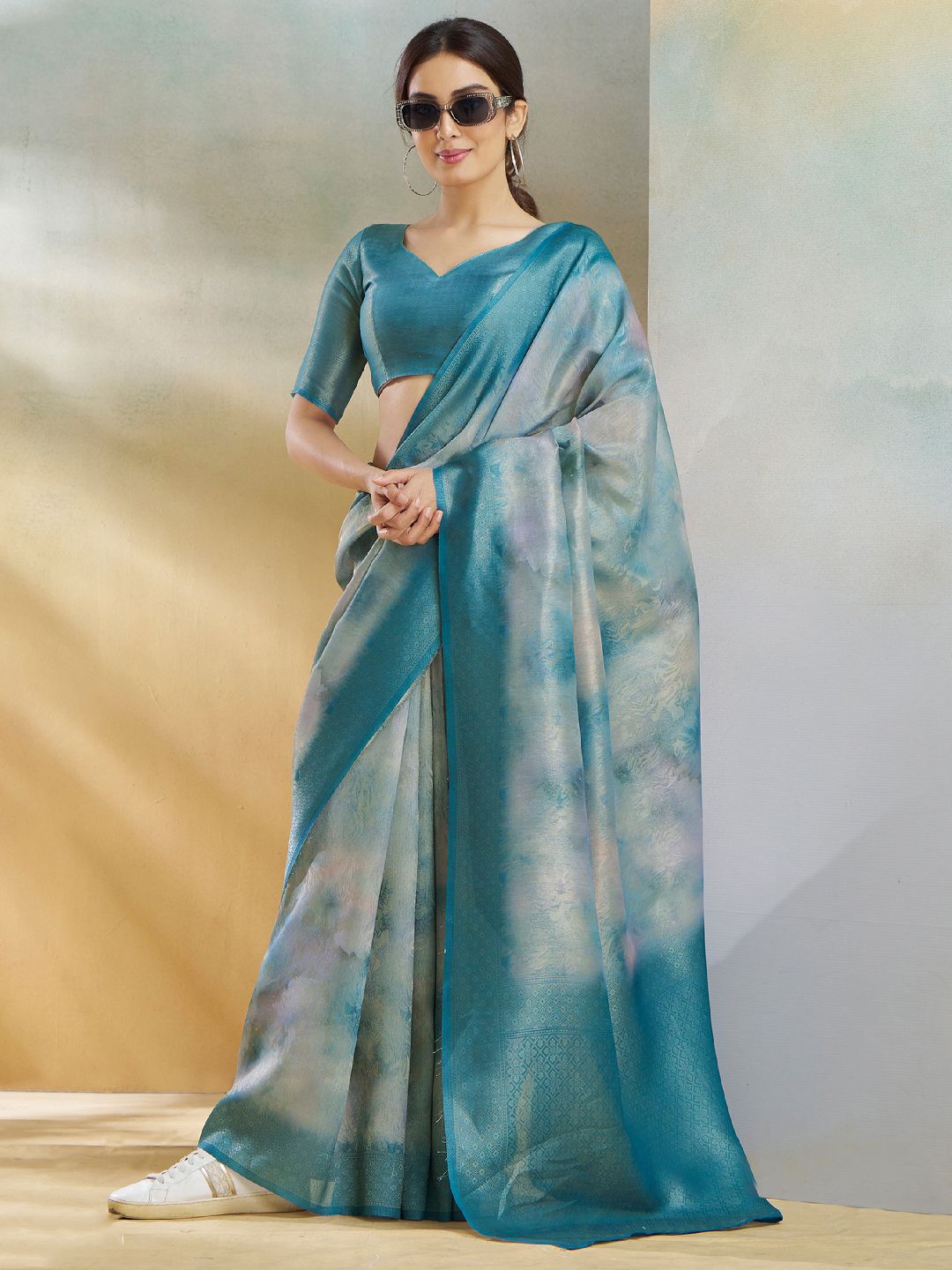 

LeeliPeeri Designer Woven Design Zari Saree, Blue