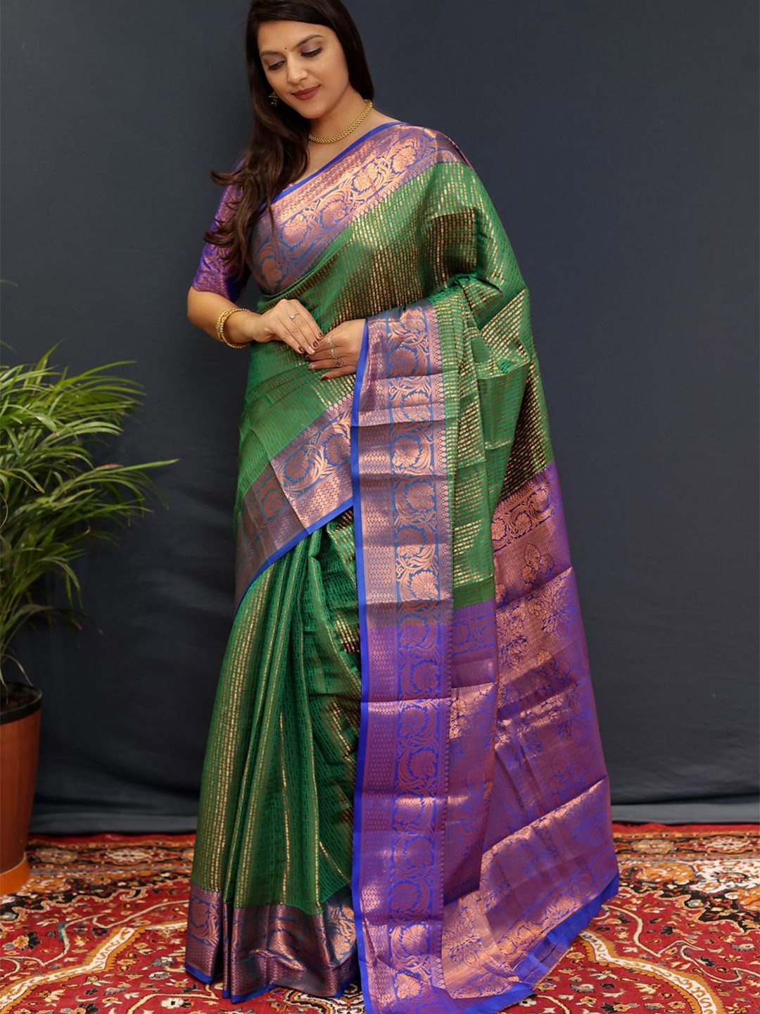 

DIVASTRI Woven Design Zari Kanjeevaram Saree, Green