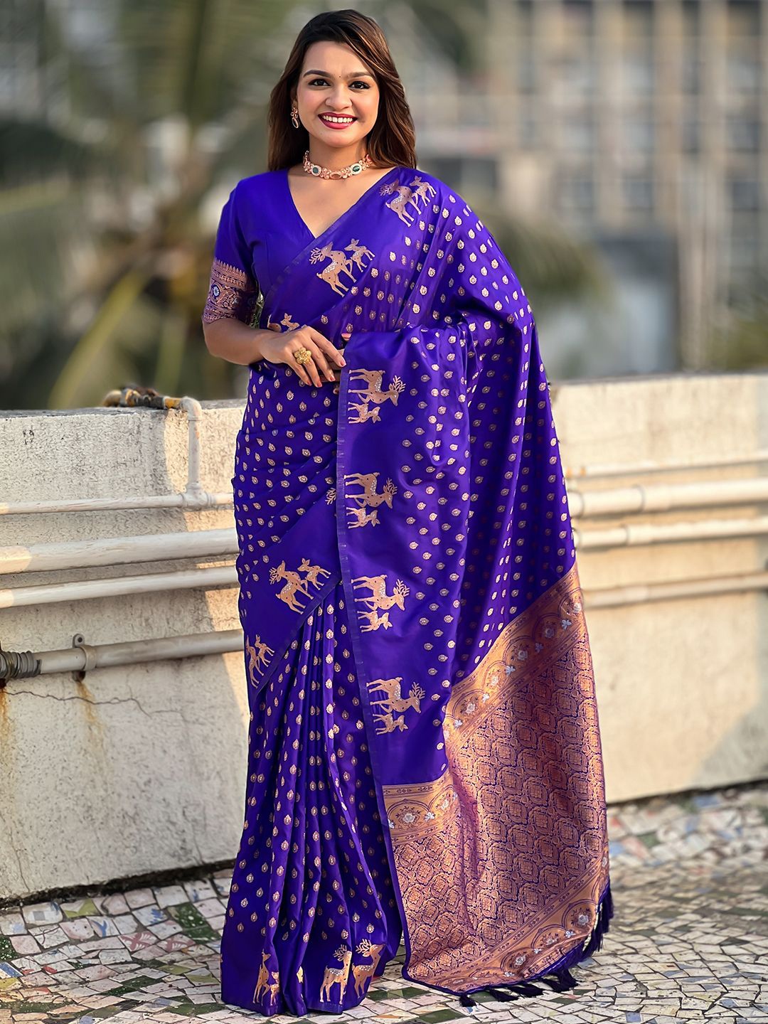 

DIVASTRI Woven Design Printed Zari Saree, Violet