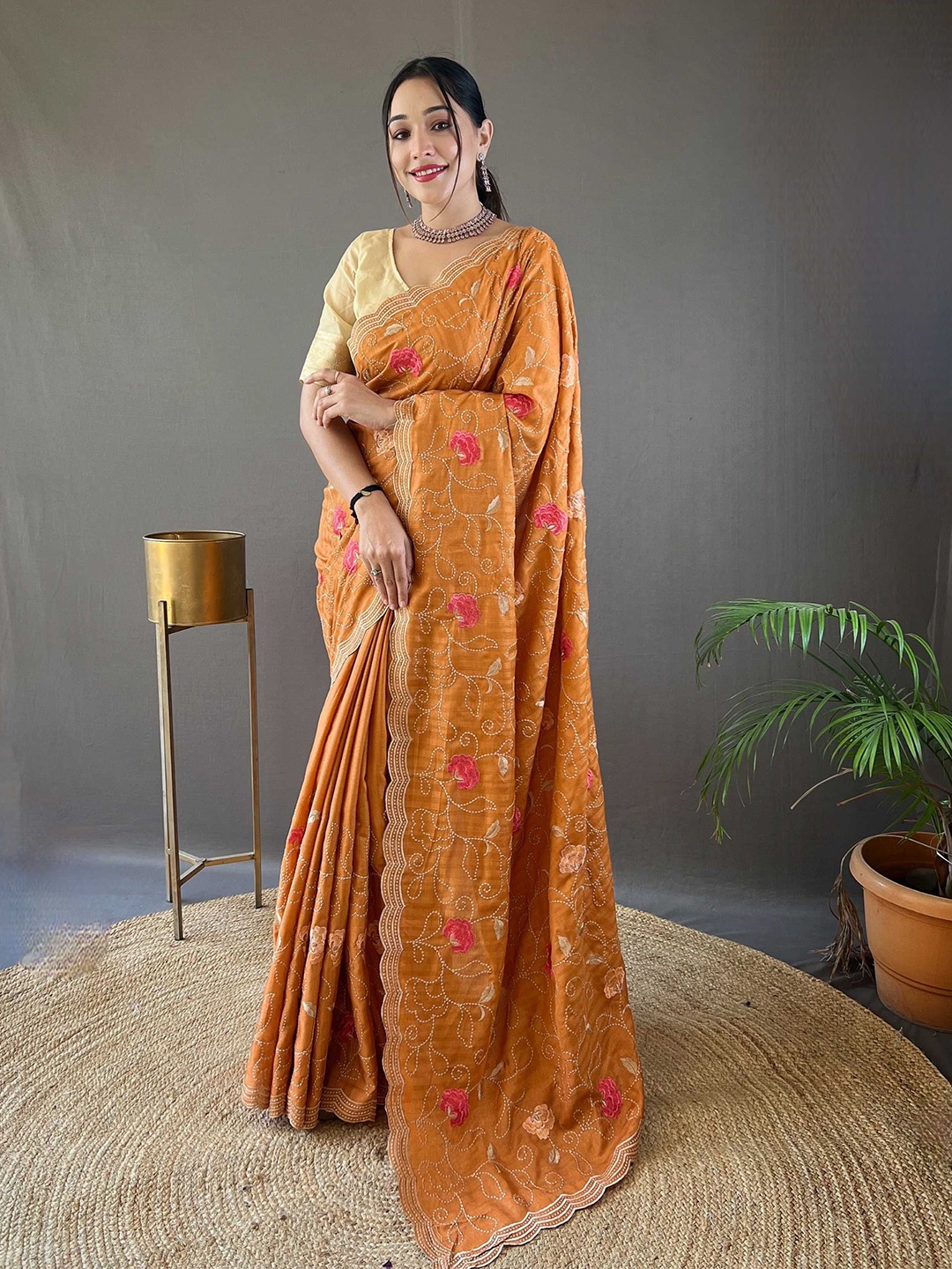 

DIVASTRI Floral Embroidered Tussar Saree, Orange