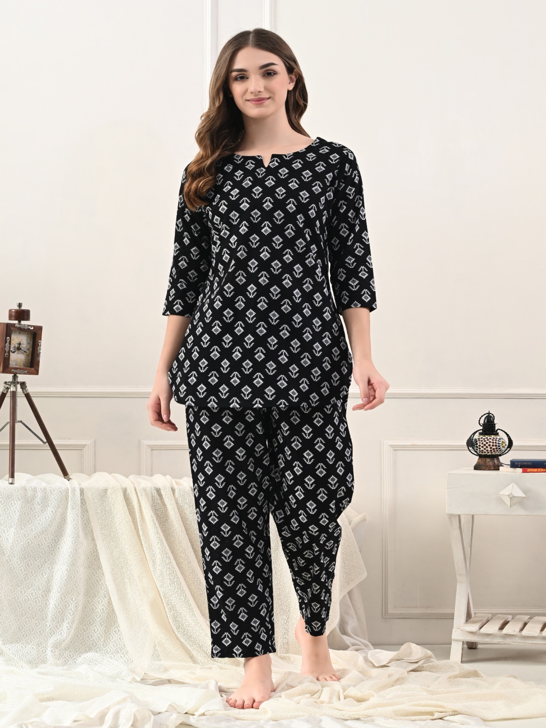 

TREND ME Women Pure Cotton Printed Night suit, Black
