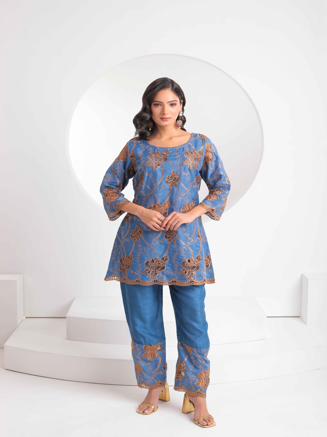

The Front Row Floral Embroidered Top With Trousers, Blue