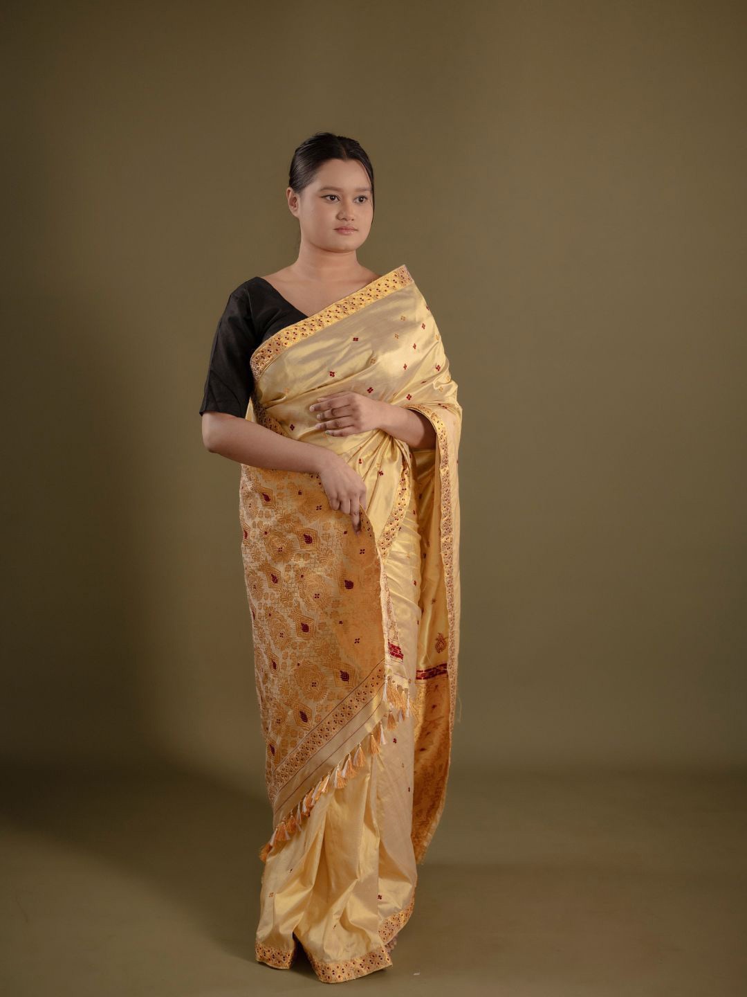 

Mayuri Silk Ethnic Motifs Pure Silk Saree, Beige