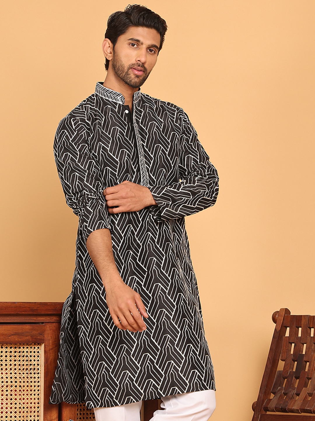 

Jompers Geometric Embroidered Mandarin Collar Thread Work Straight Kurtas, Black