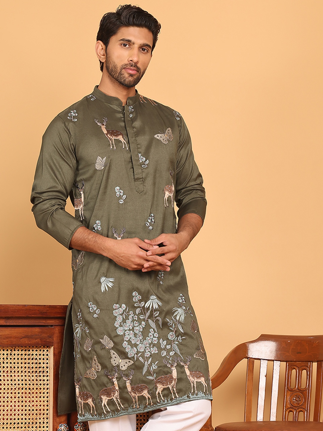 

Jompers Men Embroidered Thread Work Kurta, Olive