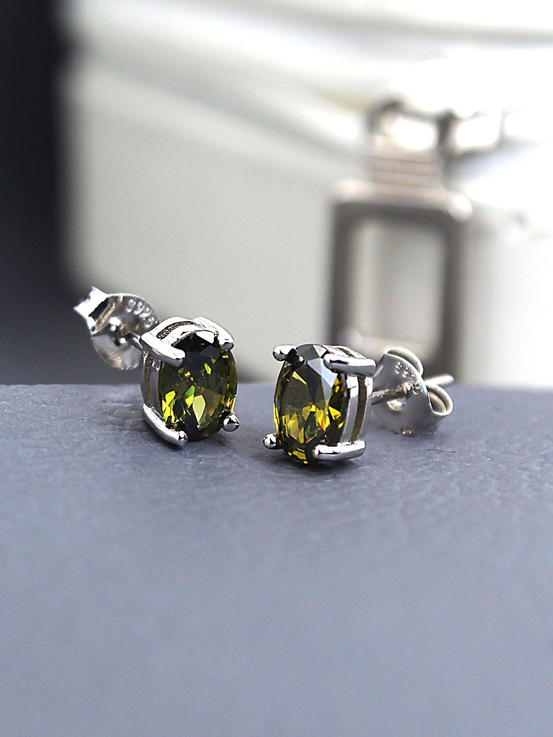 

DEVASHREE 925 Sterling Silver Rhodium-Plated Cubic Zirconia Studded Oval Shaped Studs, Lime green