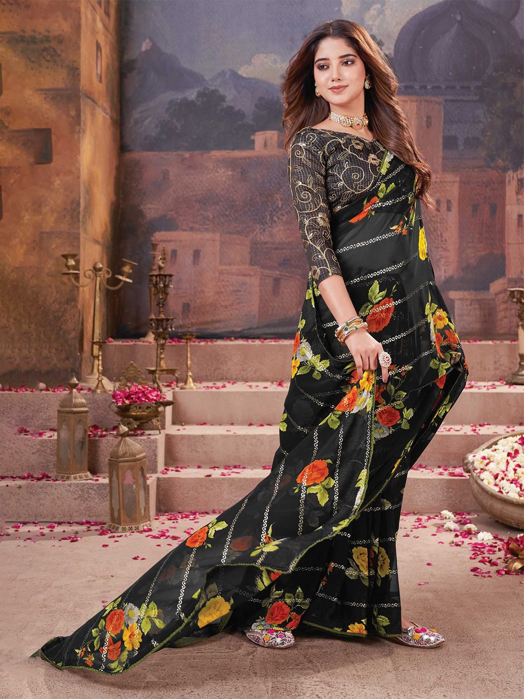 

DIVASTRI Floral Printed Saree With Unstitched Blouse Piece, Black