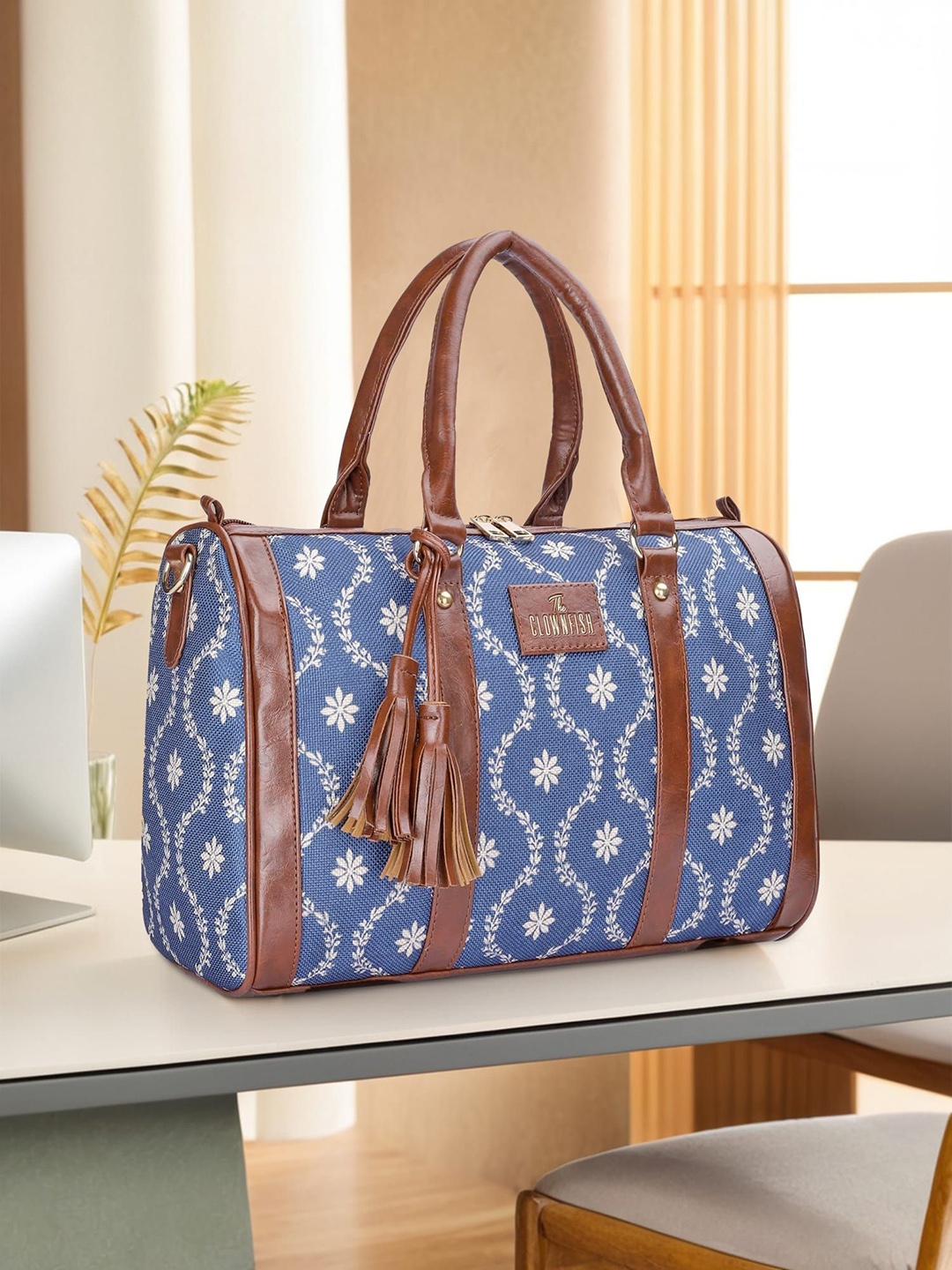 

THE CLOWNFISH Women Floral Printed Bowling Handheld Bag, Blue