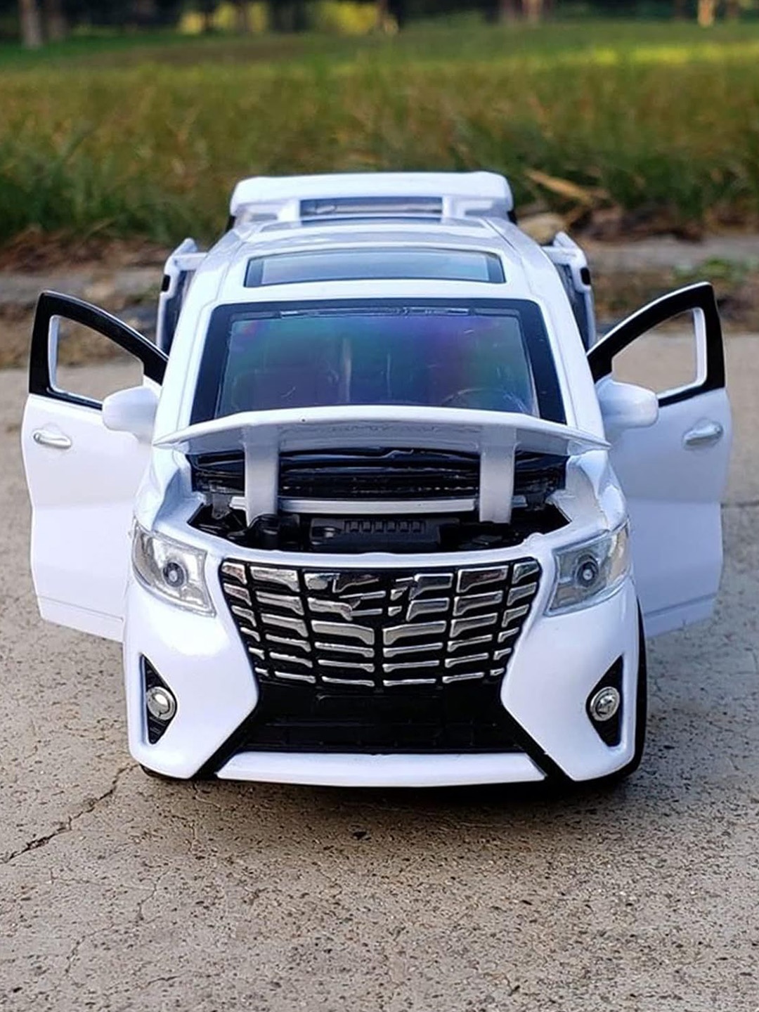 

UKAXA Kids Alphard Pullback Openable Door Light Car Vehicle, White